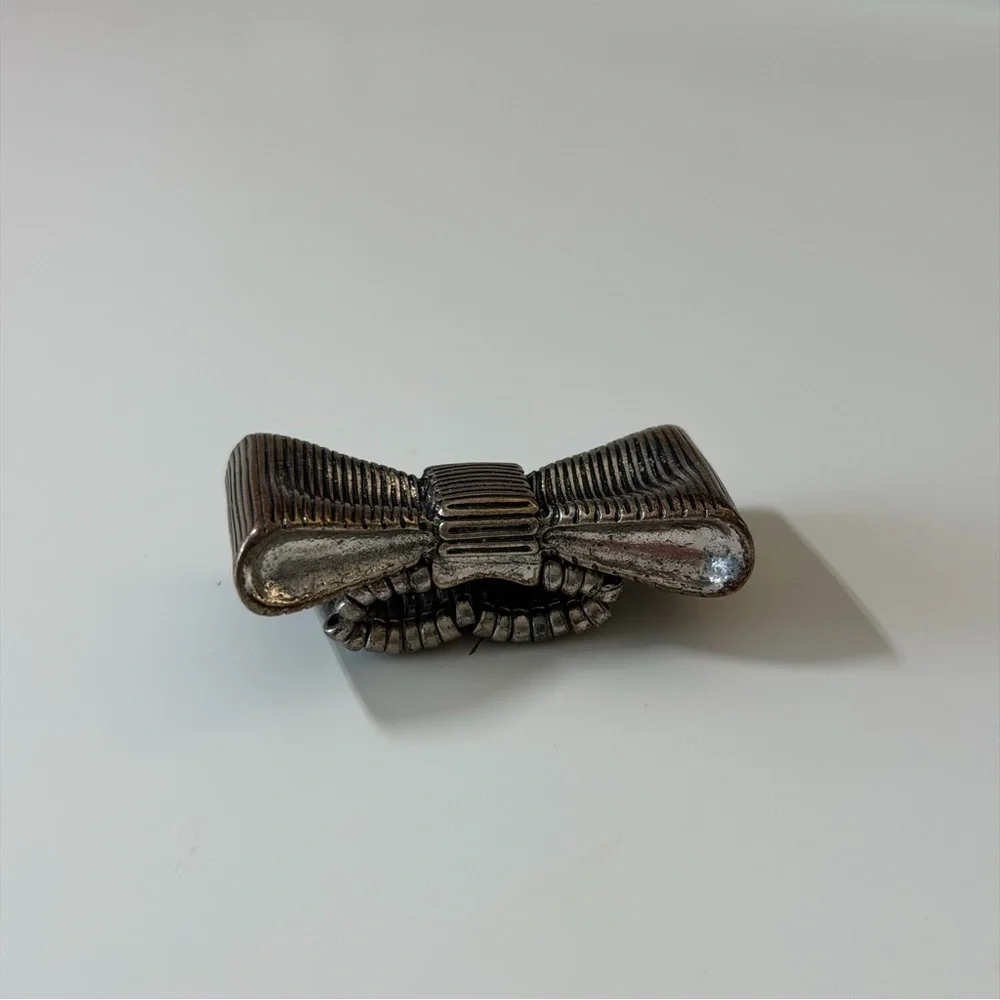 Silver Tone Bow Statement Ring – Adjustable Stretch Band - Picture 4 of 6